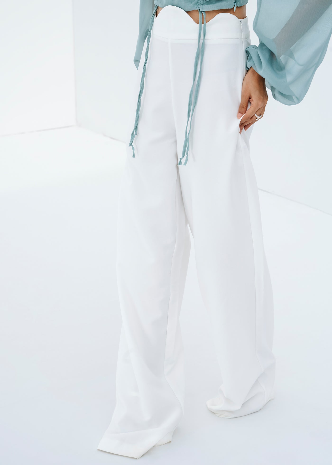 Scalloped belt flared pants